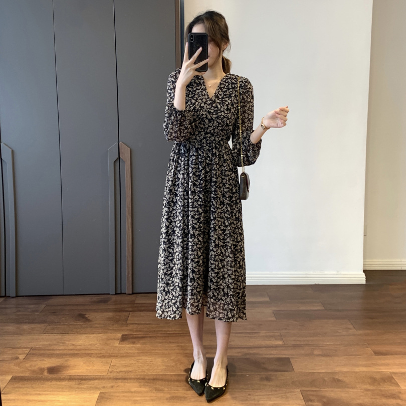 THEWOW 22早春新款法式复古雪纺碎花V领收腰显瘦连衣裙长裙女