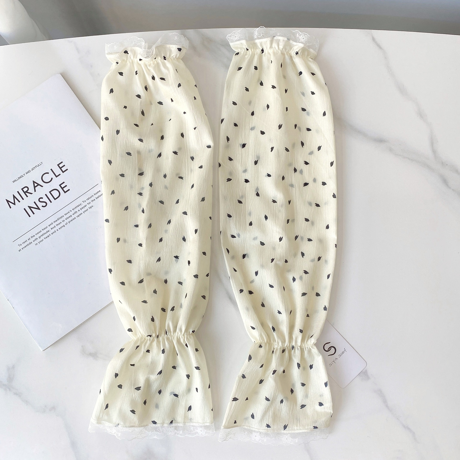 Verano estilo coreano ligero transpirable overse manga de encaje de las mujeres protección solar fresca manga de hielo satinado protección del brazo de conducción al aire libre al por mayor