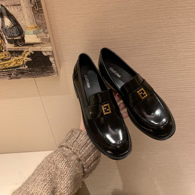 Grape mom's same style golden small square buckle British style all-match round toe chunky heel Lefu leather shoes for women winter