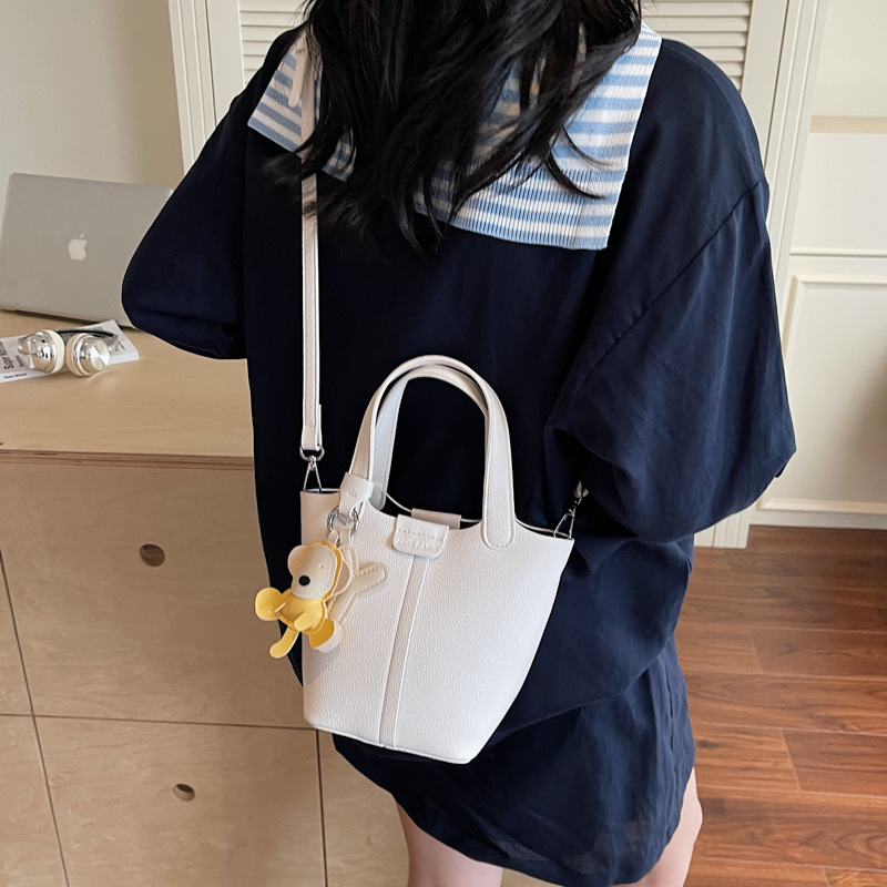 2025 nuevo bolso de nicho bolso de cubo con patrón de lichi bolso de canasta de verduras de alta calidad bolso de hombro bolso de mensajero de moda