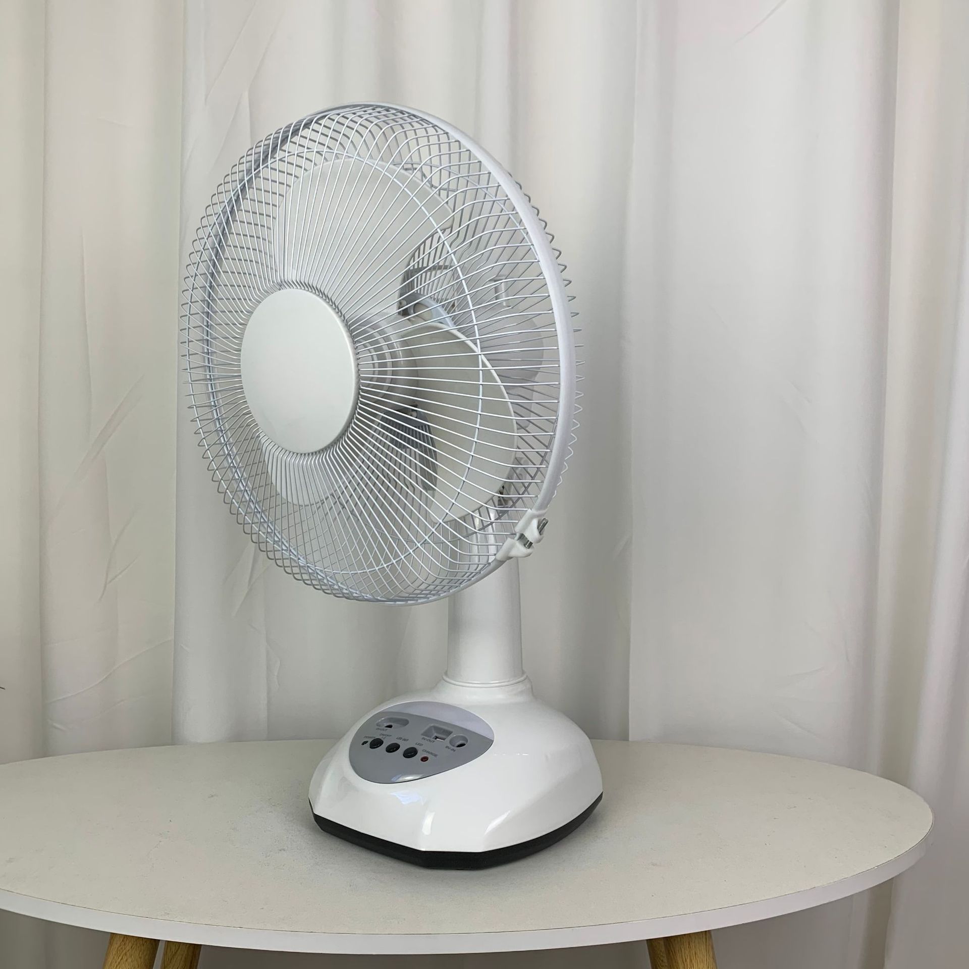 Oferta especial más vendido 12 pulgadas con dos bombillas panel solar ventilador eléctrico recargable ventilador de mesa ventilador de emergencia