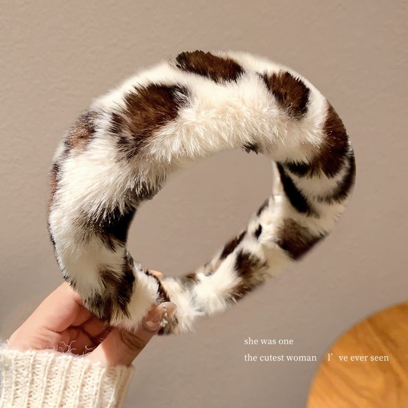 Leopardo coreano de peluche correa de cabello para mujeres alto cráneo superior red roja de alta sensación de cabello de conejo borde ancho correa de cabello adornamiento de invierno otoño