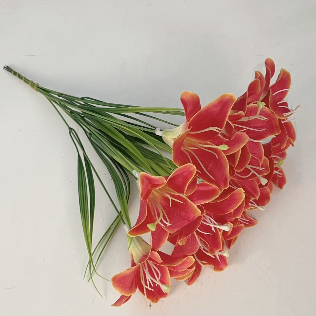 Simulación de flores de lirio de rama única Simulación de flores de lirio de casa de diseño suave sala de estar Simulación de flores de boda Simulación de flores de lirio