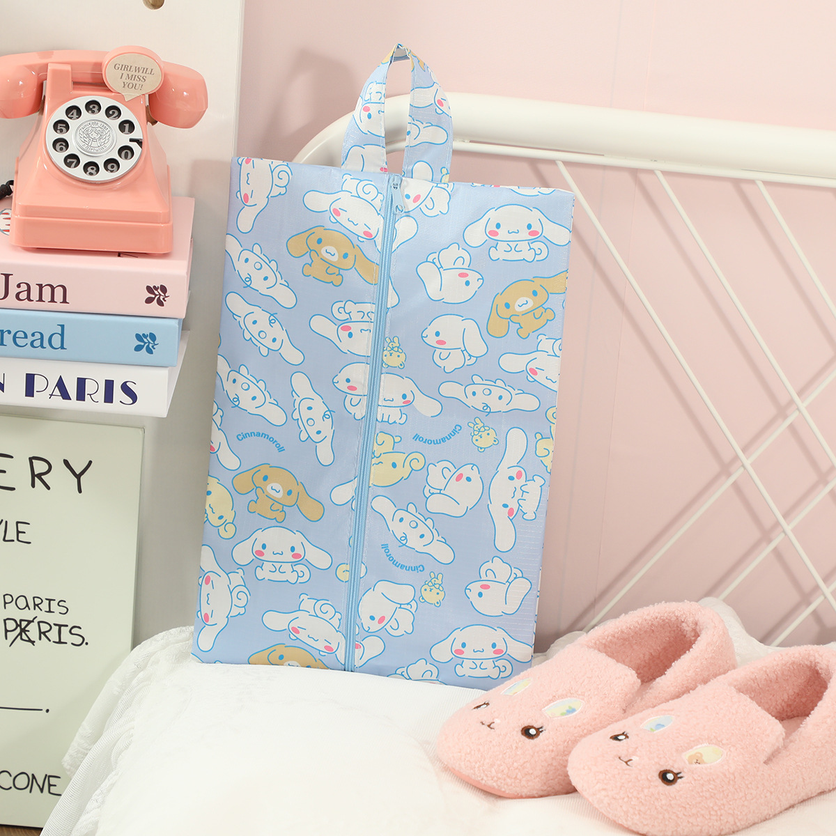 긴 귀를 가진 노란 개