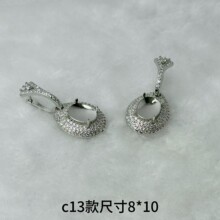 �׽�ɫ�M荙E�A���ж��h �~ �r�Є���߼��ж��h��Ů