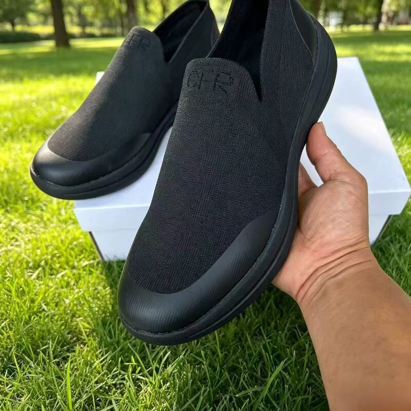 New men's cloth shoes, fly-knit shoes, outdoor soft-soled comfortable slip-on shoes, breathable casual shoes, black low-top cloth shoes