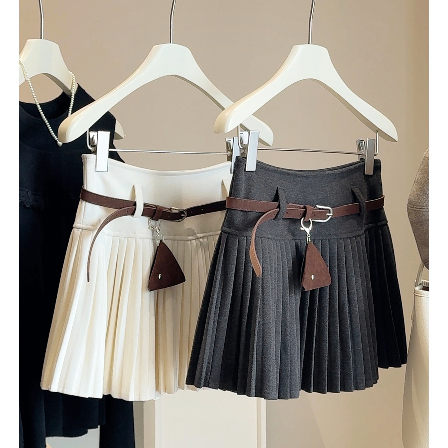 白色风琴百褶毛呢裙女秋冬2025新款高腰显瘦防走光a字短裙半身裙