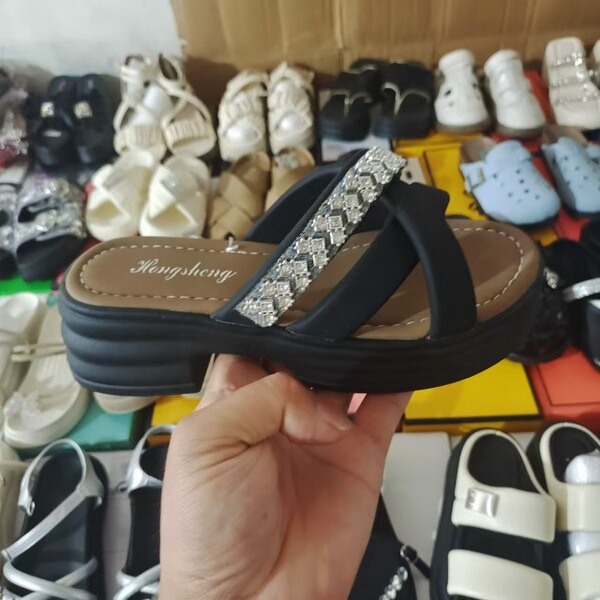 Beach fashionable non-slip casual universal slippers with…