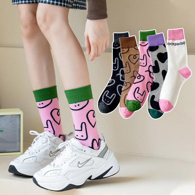 Calcetines de algodón puro Otoño e invierno de las mujeres Resumen de dibujos animados de conejo mediados de la pantorrilla japonés INS de moda color a juego sin hueso pila Calcetines