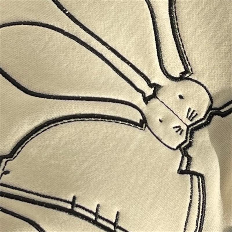 圆领胸前线条兔子刺绣字母图案女士宽松休闲卫衣  0213n15
