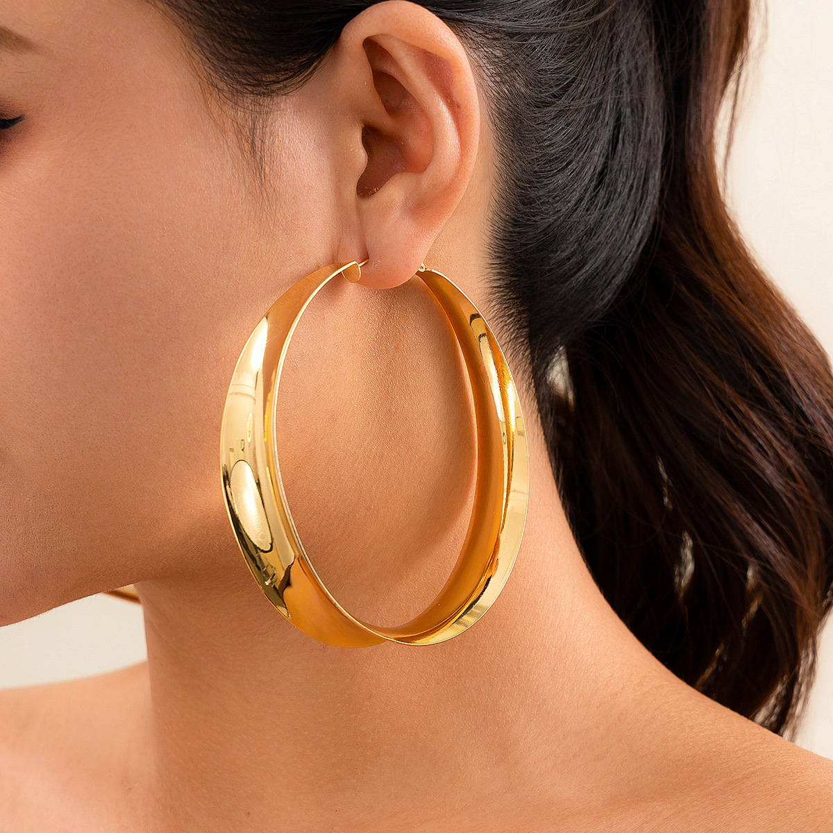 Grandi orecchini a cerchio geometrici in metallo per donna_voghion.com