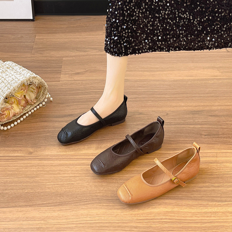 Retro Mary Jane shoes for work and office low-cut with a strap flat, round toe, adjustable strap, soft sole