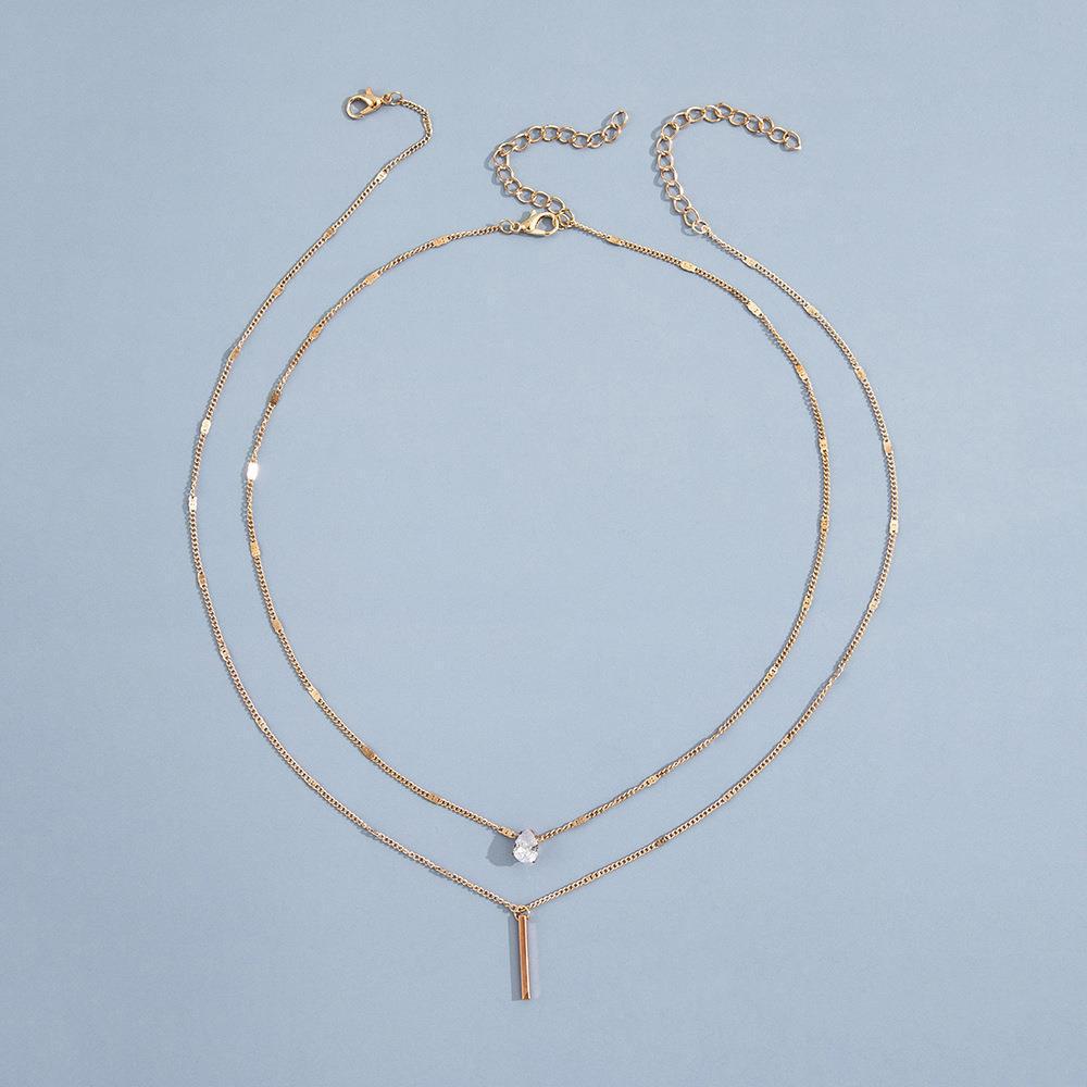 Collana a strati minimalista con catene delicate da donna_voghion.com