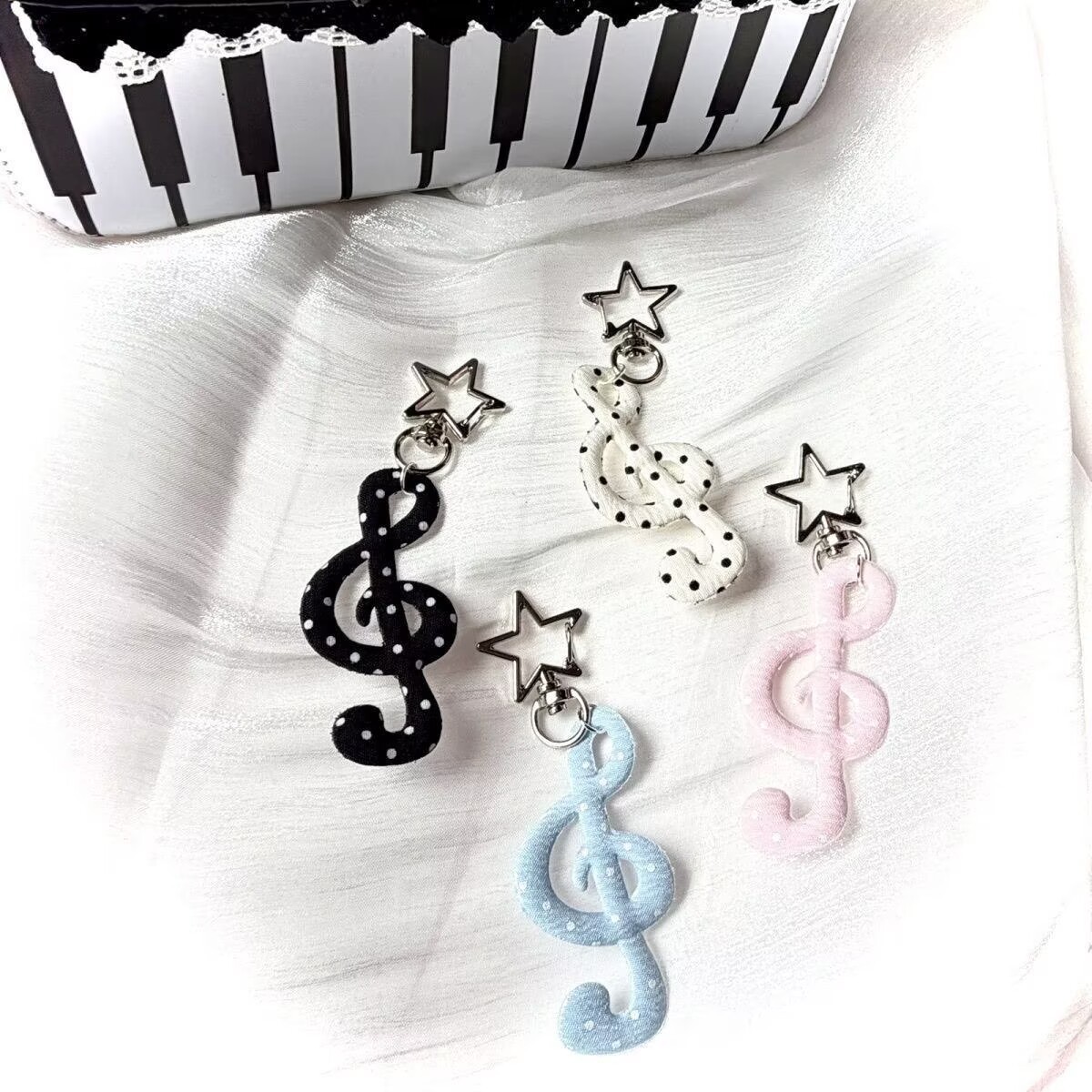 Vintage polka dot musical note wings star keychain music pendant accessory creative cute fun decoration