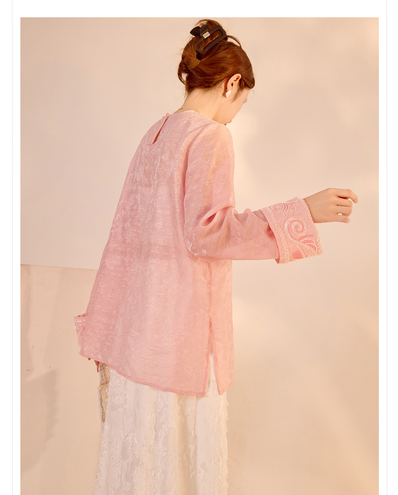 Áo sơ mi nữ dài tay phong cách Trung Hoa mới, đính cườm thêu tay, chất liệu rayon mỏng nhẹ N2071 — Màu hồng, Màu trắng be, Màu vàng nhạt chi tiết 16