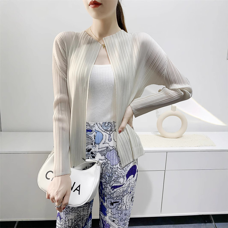 Miyake Style Pleated Cardigan Small Outwear Women's Long-Sleeved Air-Conditioning Shirt Comfortable Casual Top Niche Overlapping Sleeves Southeast Asia
