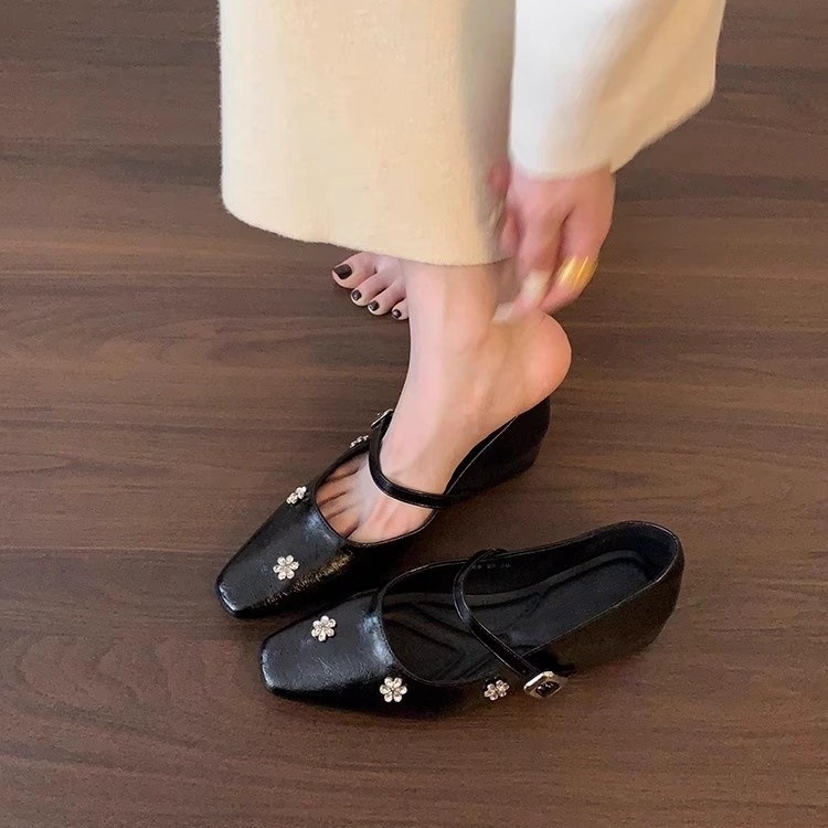 2025 New French Style Niche Soft Sole Elegant Square Toe One-Strap Floral Shallow Mary Jane Shoes_vogvips.com