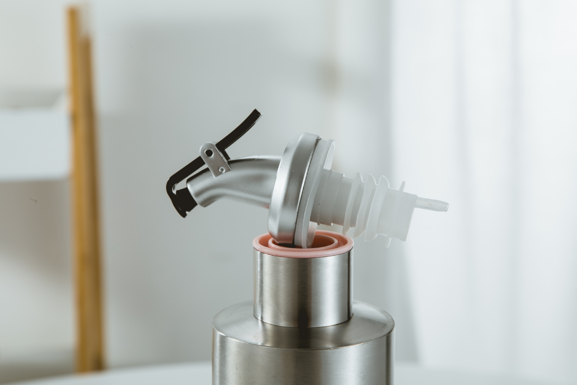 Stainless steel oil bottle spice bottle visual oil control bottle oil control jar kitchen spice bottle light soy sauce barbecue vinegar gold-plated