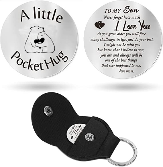 Un pequeño bolsillo abrazo llavero de cuero oblea de acero inoxidable de doble cara llavero de letras