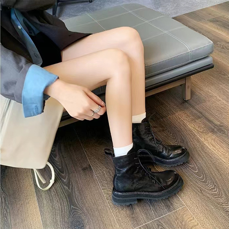 Uva mamá mismo estilo otoño e invierno nuevas botas cortas lavadas encogen cuero de caballo punta redonda estilo británico con cordones de fondo grueso Martin botas para mujeres