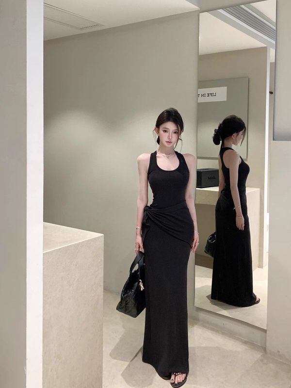 黒のUネックノースリーブI字ベストドレス女性のための夏のホットガールウエストスリムスカート気質ヒップカバーロングスカート|undefined