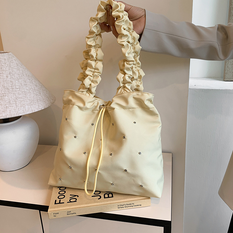 2024 새로운 방수 Drawstring 캐주얼 나일론 가방 버드나무 상감 패션 탄성 주름 대용량 어깨 가방