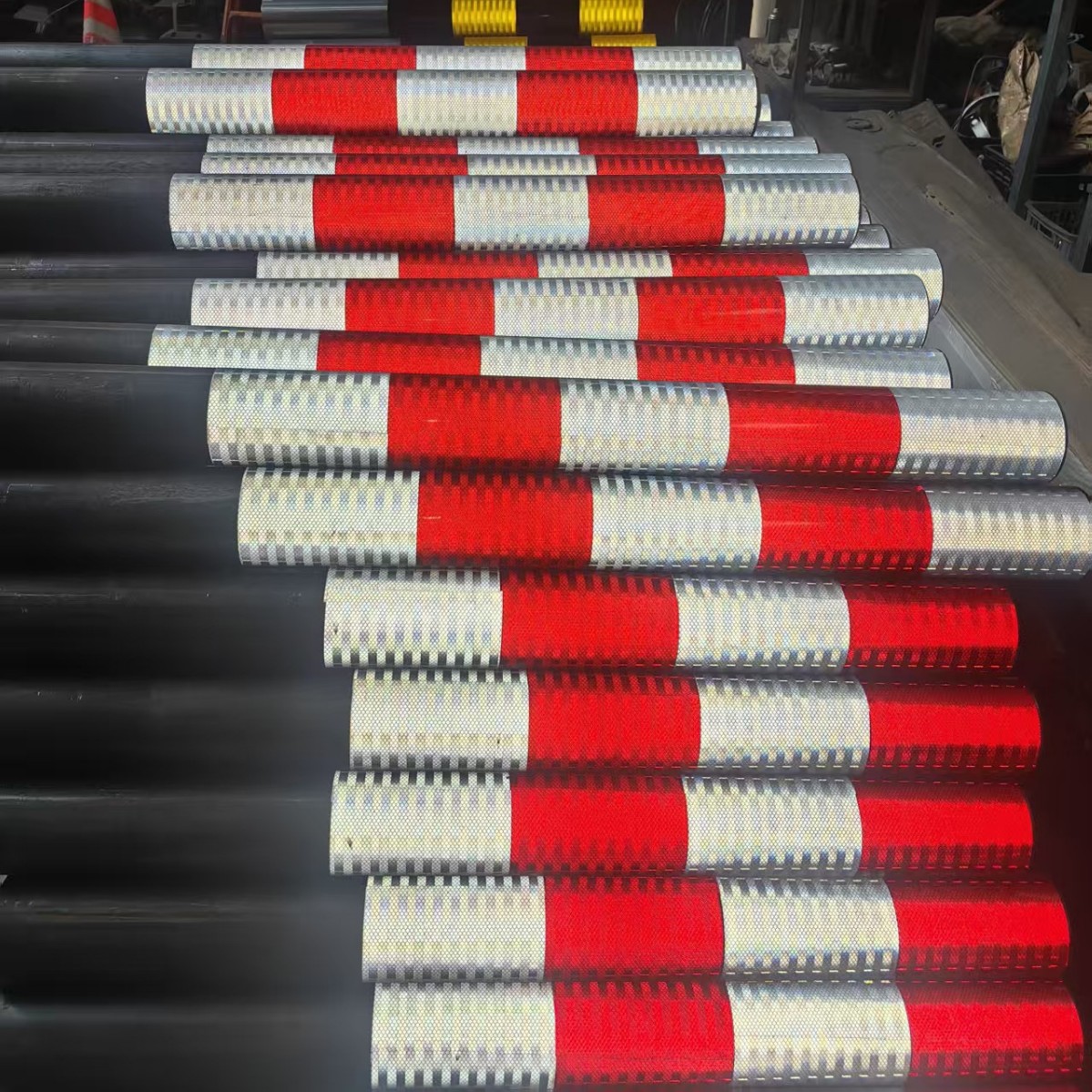 厂家供应PET反光膜 晶格反光贴警示柱膜道口桩膜高强级膜三类膜