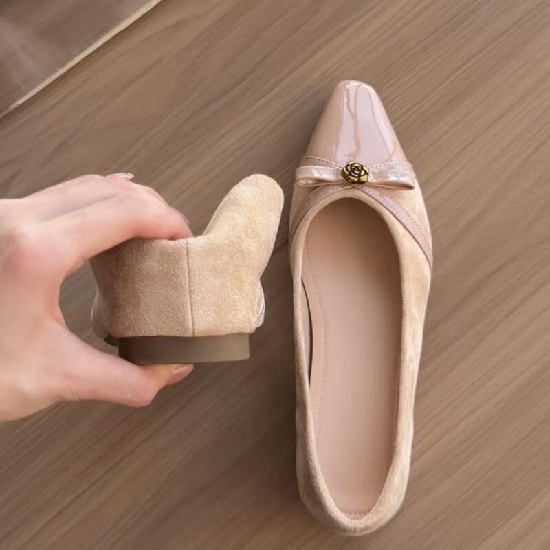 Women's 2026 new model nude camellia pointed-toe ballet flats with 5cm internal height increase, suede patchwork design Women's 2026 new model nude camellia pointed-toe ballet flats with 5cm internal height increase, suede patchwork design