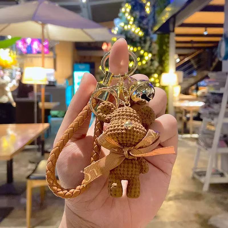 Lindo dibujos animados lana oso llavero mujer exquisita pareja colgante de coche ins mochila escolar colgante muñeca muñeca