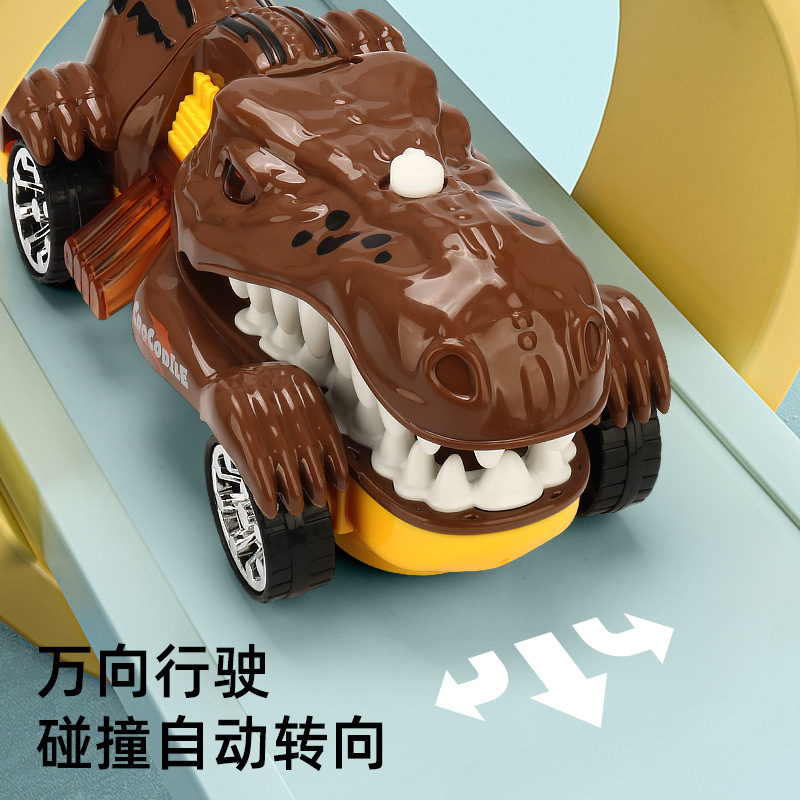 Nuevos productos eléctricos mecánicos cocodrilo carro de guerra universal música iluminación spray cocodrilo coche de juguete para niños puzzle al por mayor