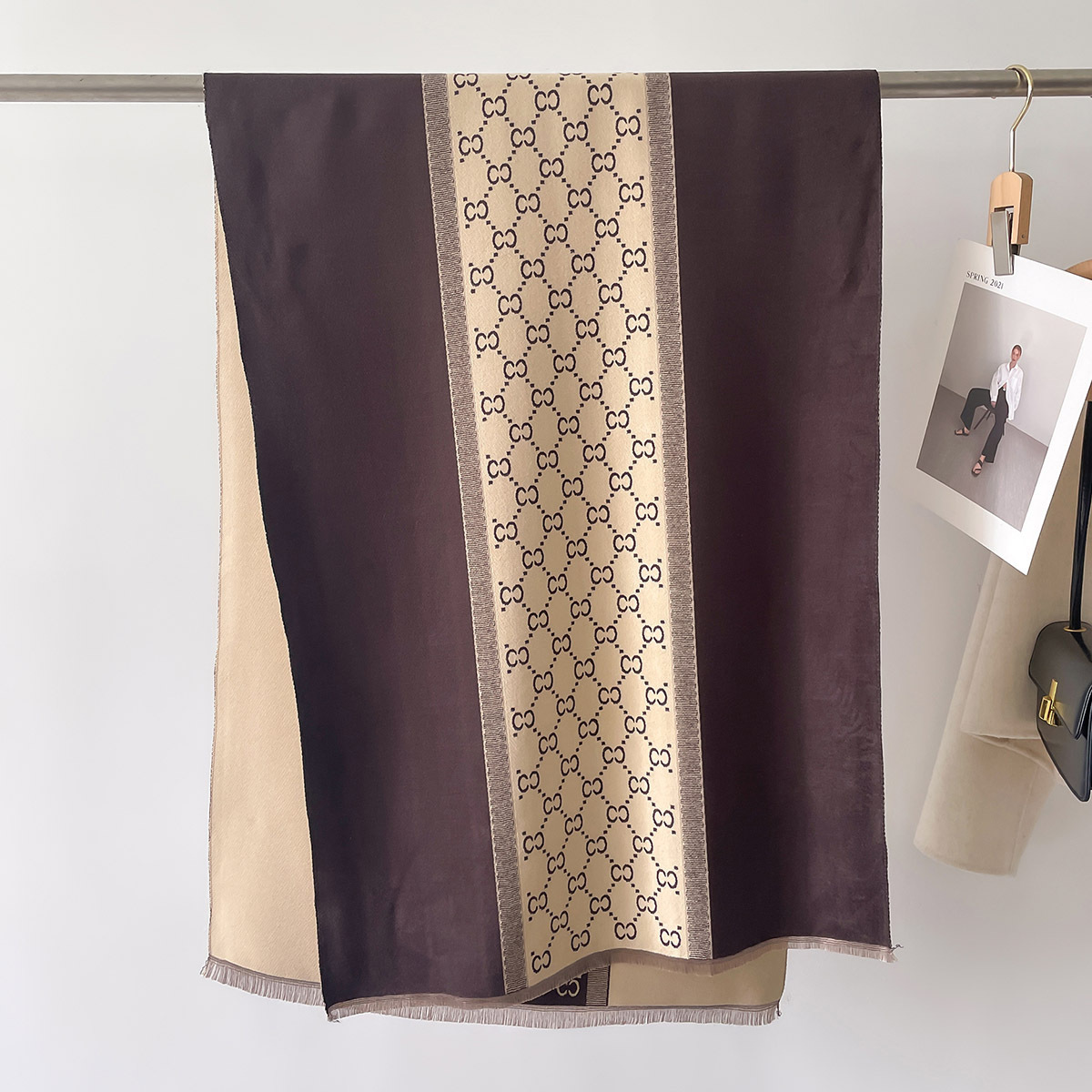 2024 coreano empalme bufandas de contraste de color de invierno para mujeres nuevo estilo imitación de cachemira universal mantel caliente temperamento universal buñuelo