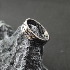 Douyin Taobao サプライファッショントレンディなメンズアクセサリーパーソナライズされたひび割れリング黒人男性の鋳造リング女性用