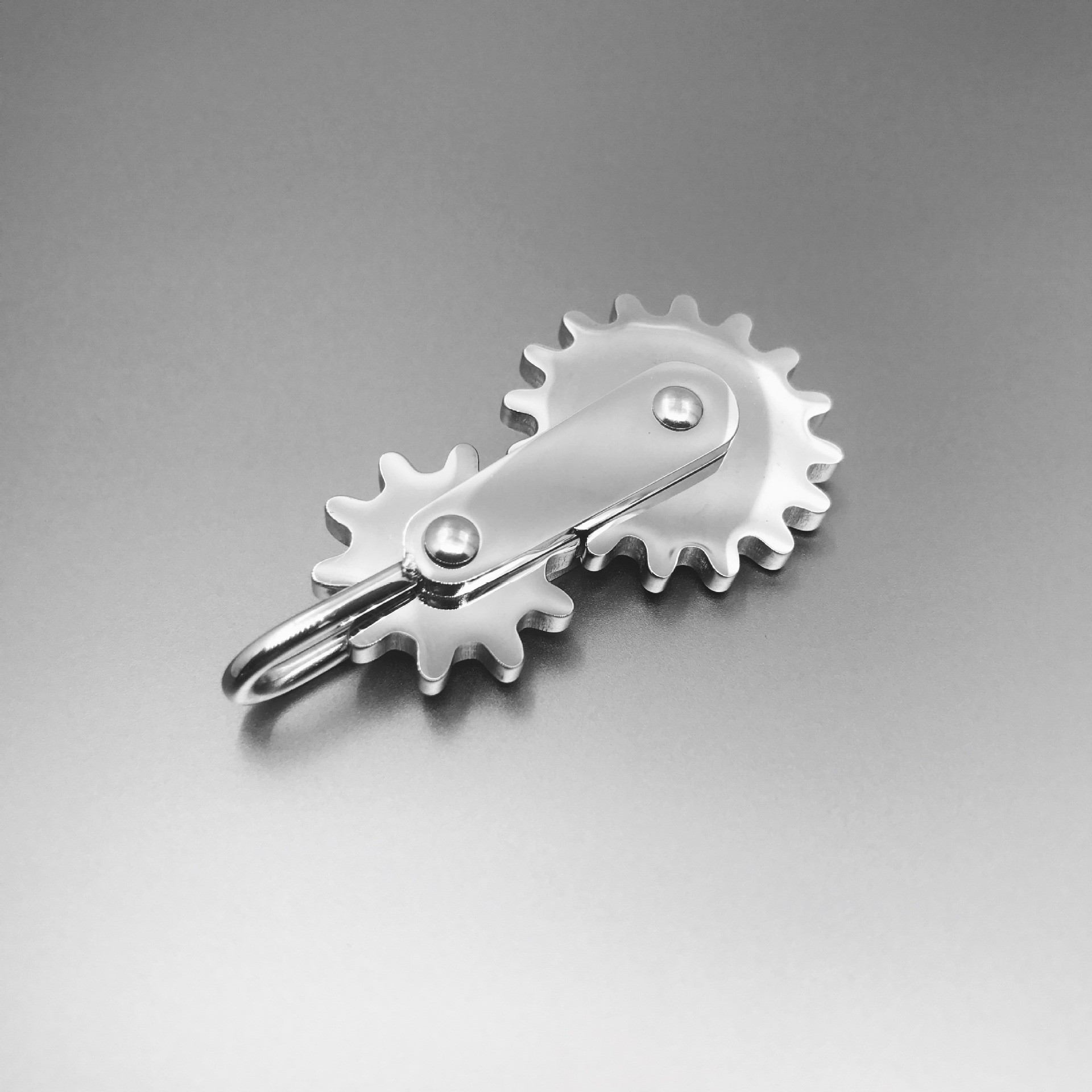 Stainless Necklace Rock Titanium Steel Pendant EDC Hip Hop Creative Smooth Face Rotating Double Gear Batch_voghion.com