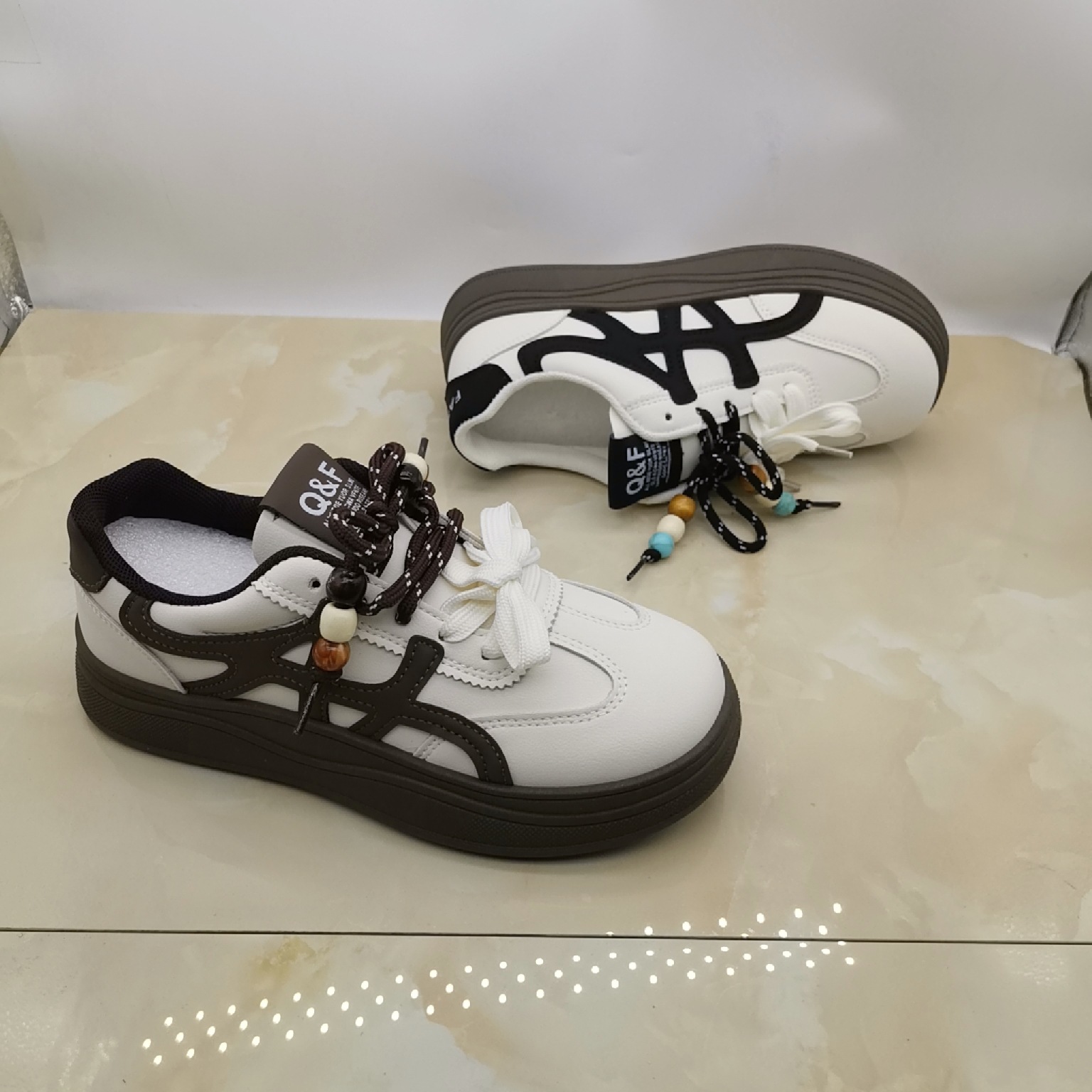 36-40 Tamaño de primavera y otoño nuevos zapatos de entrenamiento para niños de tamaño medio y grande zapatos casuales con zapatos de skate de entrenamiento anti-deslizante clásicos suaves