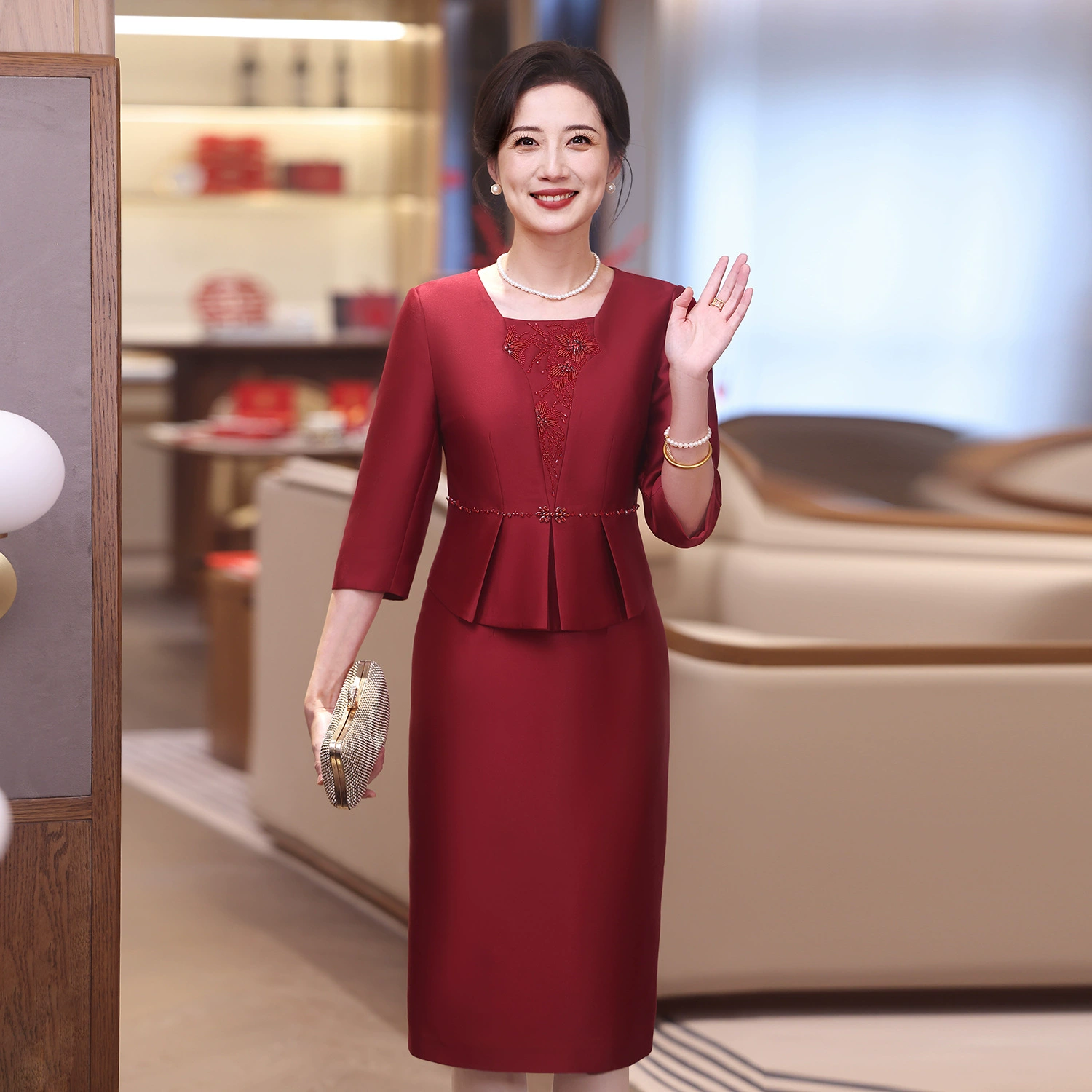 Высококачественное легкое роскошное старшее чувство мамы свадебное платье 2025 весна новое молодое платье свекрови платье