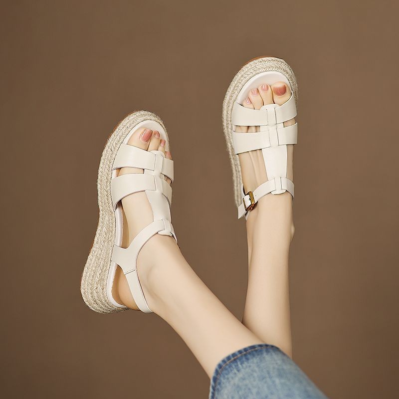 2026 verano nuevo estilo de vacaciones de moda de hierba trenzada tacones gruesos tacones redondos de dedos abiertos sandalias casuales