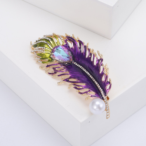 European and American creative personality retro style peacock feather brooch inlaid with zircon color corsage suit coat accessories
