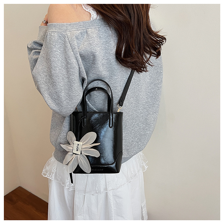 Fashionable and high-quality hand-held small bag for women, 2025 new summer Instagram versatile phone bag, Korean style trendy crossbody bag undefined