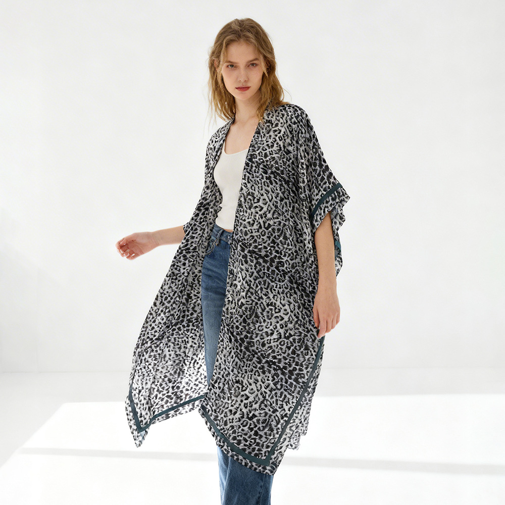 La moda de la playa sexy diosa cardigan con una camiseta de mujer protector solar estampado de leopardo popular 2026 nuevo chal