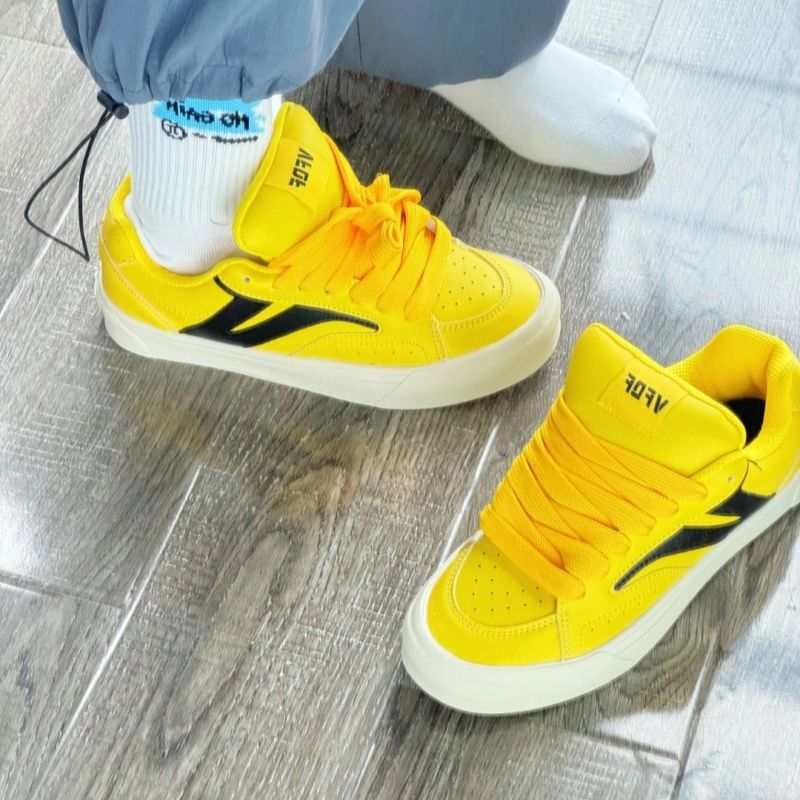 2025 nuevo estilo estudiante casual nicho moda tendencia zapatos de skate mujeres versión coreana ins street shooting zapatos deportivos de todo fósforo otoño