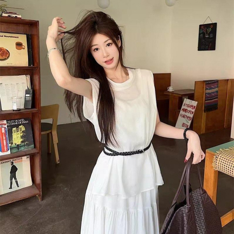 White Suit, All-White Set, Gentle Style, French-Style Long Skirt, Sleeveless Elegant Top, New Summer Two-Piece Set White Suit, All-White Set, Gentle Style, French-Style Long Skirt, Sleeveless Elegant Top, New Summer Two-Piece Set