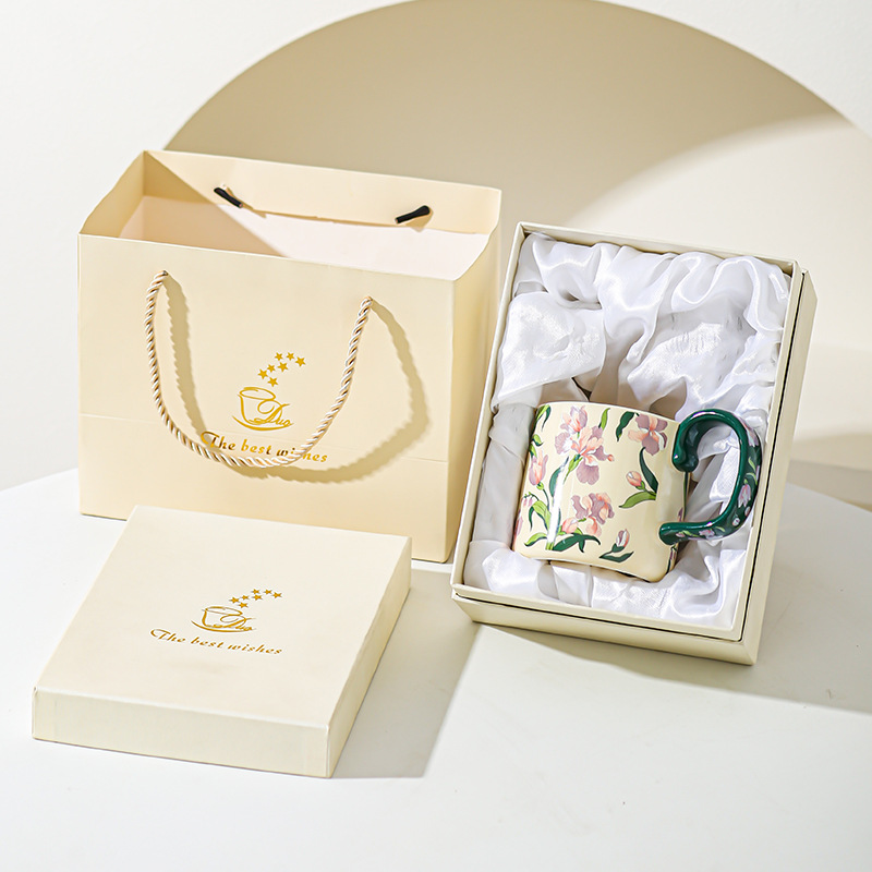 Celebridades de Internet Taza de lujo ligera retro Iris Taza de agua Camellia Taza de cerámica de gran capacidad Taza de cerámica Caja de regalo Pareja