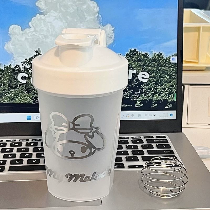 Plastic handheld shaker cup, 400 ml, cute character print, flip‑lid leakproof design