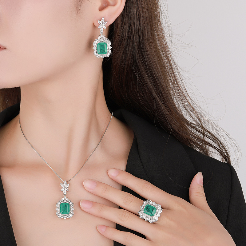 2023 nuevo estilo Zhuang Sheng joyería de cobre inferior chapado en oro simulación Esmeralda retro traje cuadrado femenino piedra principal 10*12