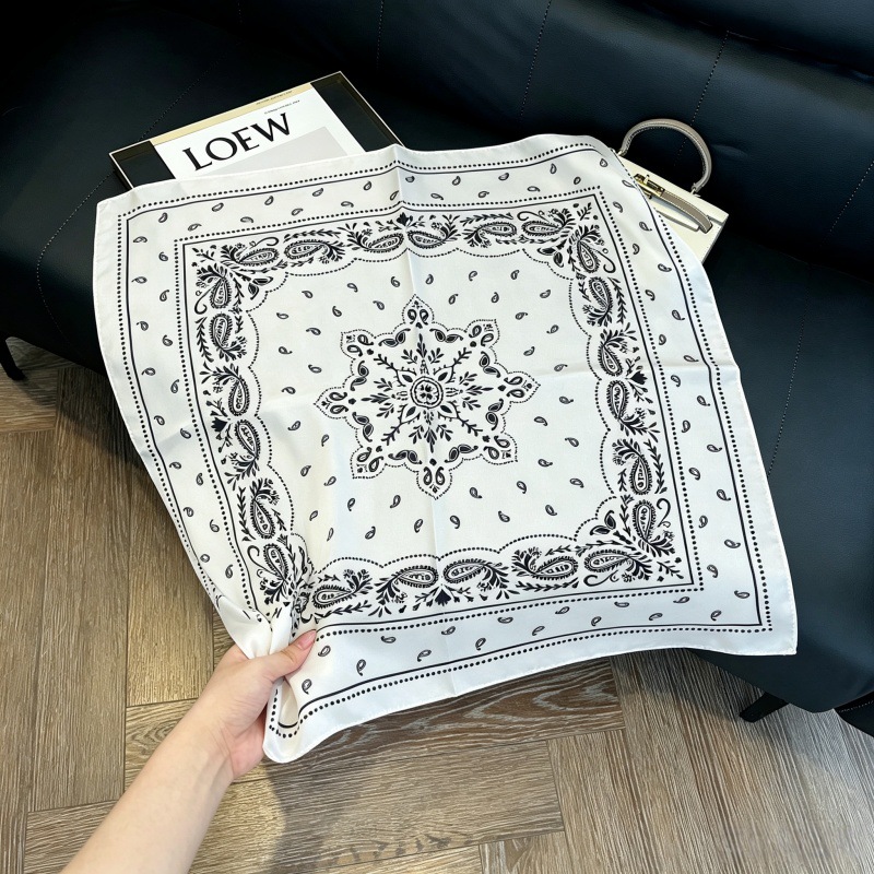 Colección 70*70 nuevo estilo bufanda de seda azul sensación de alta calidad imitación bufanda cuadrada de seda moda todo-fósforo bolsa atada bufanda de pelo