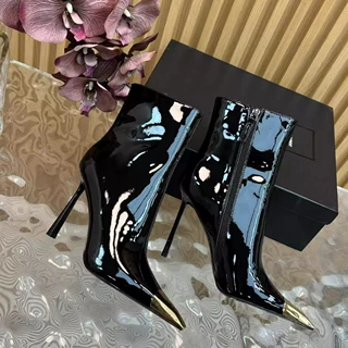 一件代发朴彩英同款尖头黑色高跟短靴女细跟不累脚漆皮靴金属元素