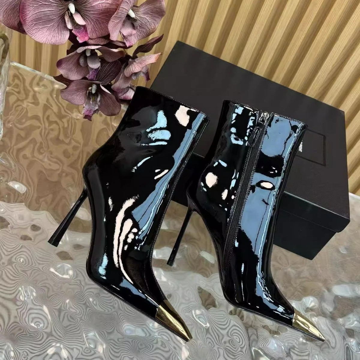 A Pair of Pointed-Toe Black High-Heeled Short Boots for Women, Same Style as Park Chae Young, with Thin Heels That Are Comfortable, Patent Leather Boots with Metal Elements