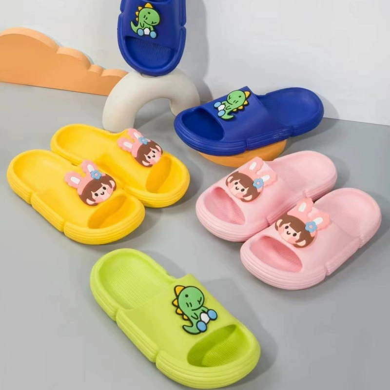 2023 новые летние милые тапочки для девочек с толстым дном, нескользящее мягкое дно, ощущение дерьма, Детские крутые детские тапочки оптом