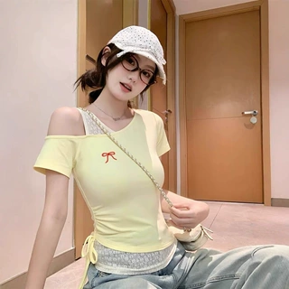 纯欲露肩小心机短袖T恤女2025新款夏季嫩黄色斜肩拼接蕾丝小上衣