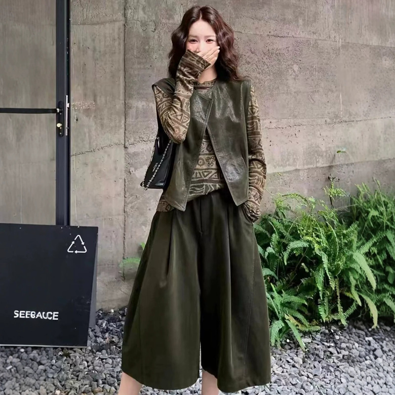 Wholesale Korean Dongdaemun early autumn new design commuter solid color versatile slimming olive green leather vest top Wholesale Korean Dongdaemun early autumn new design commuter solid color versatile slimming olive green leather vest top